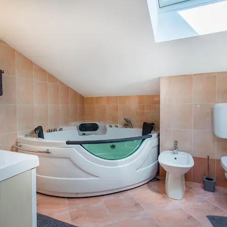 דירה 3 Bedroom Awesome In Sečovlje