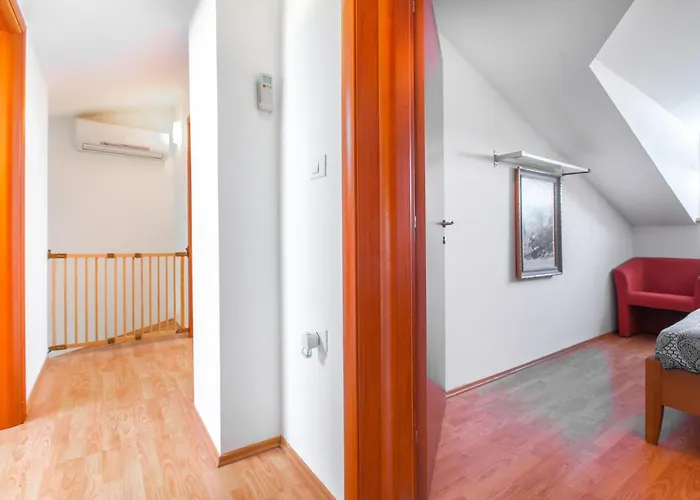 Apartament 3 Bedroom Awesome In *