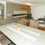 דירה 3 Bedroom Awesome In