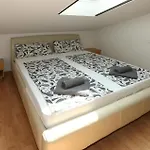 דירה 3 Bedroom Awesome In *