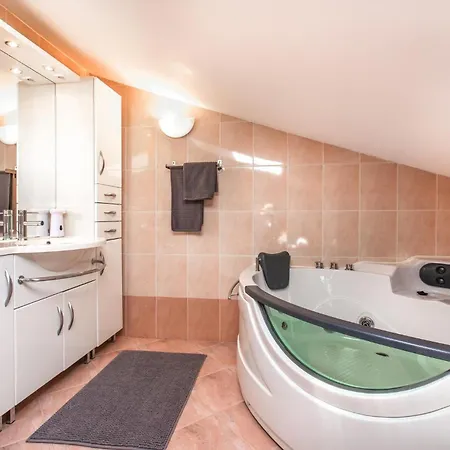 Amazing In With House Sea View Apartament *