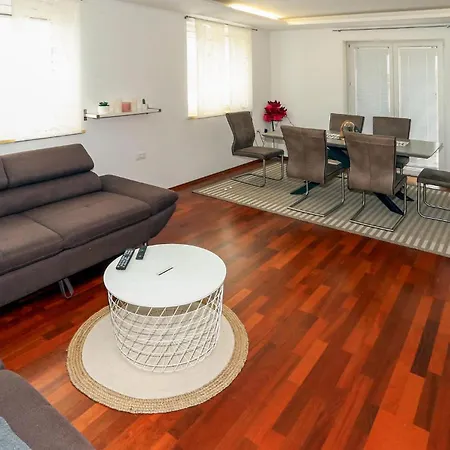 Amazing In With House Sea View Apartmán *