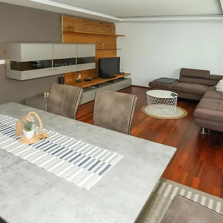 Amazing In With House Sea View Apartmán