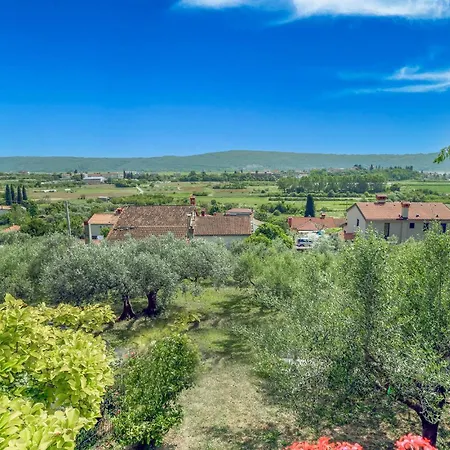 3 Bedroom Awesome In Сечовле