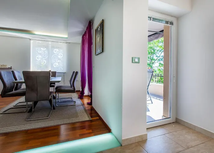 3 Bedroom Awesome In *