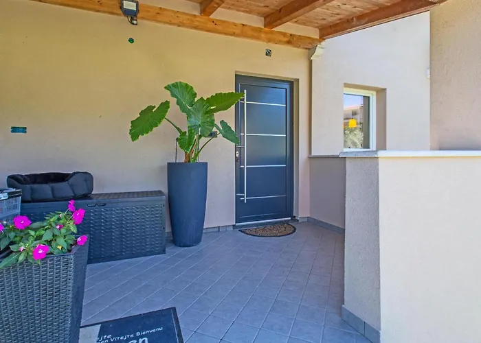 Lejlighed 3 Bedroom Awesome In *