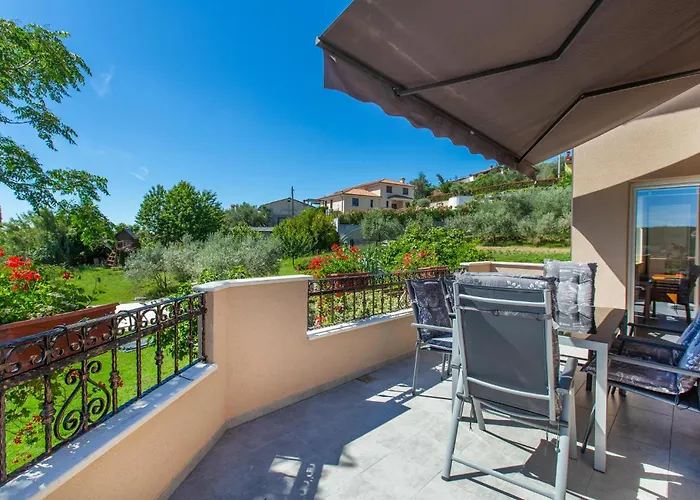 3 Bedroom Awesome In Lejlighed Sečovlje