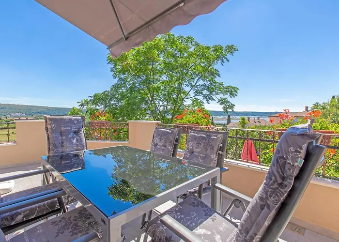 3 Bedroom Awesome In * Сечовле