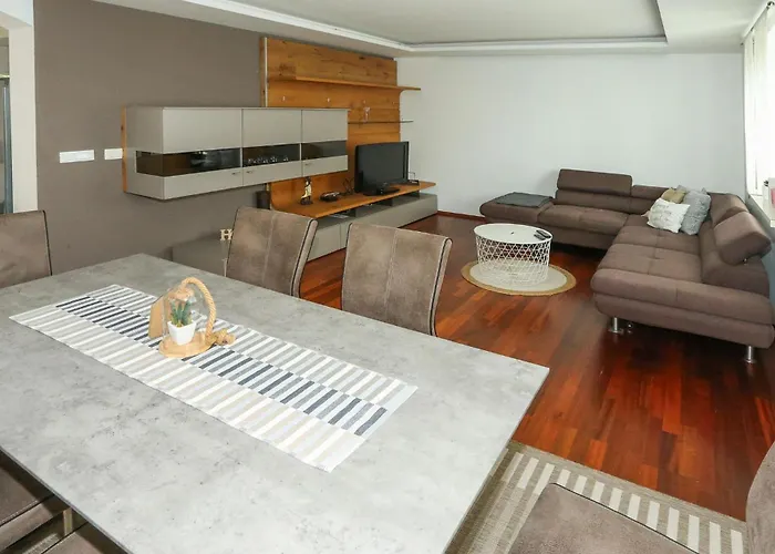 3 Bedroom Awesome In Апартаменты